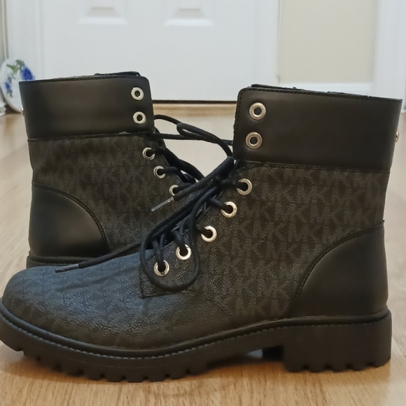 💎 HP 💎 Michael by Michael Kors Alistair Bootie Combat Boots size 8.5 for women - Picture 2 of 11